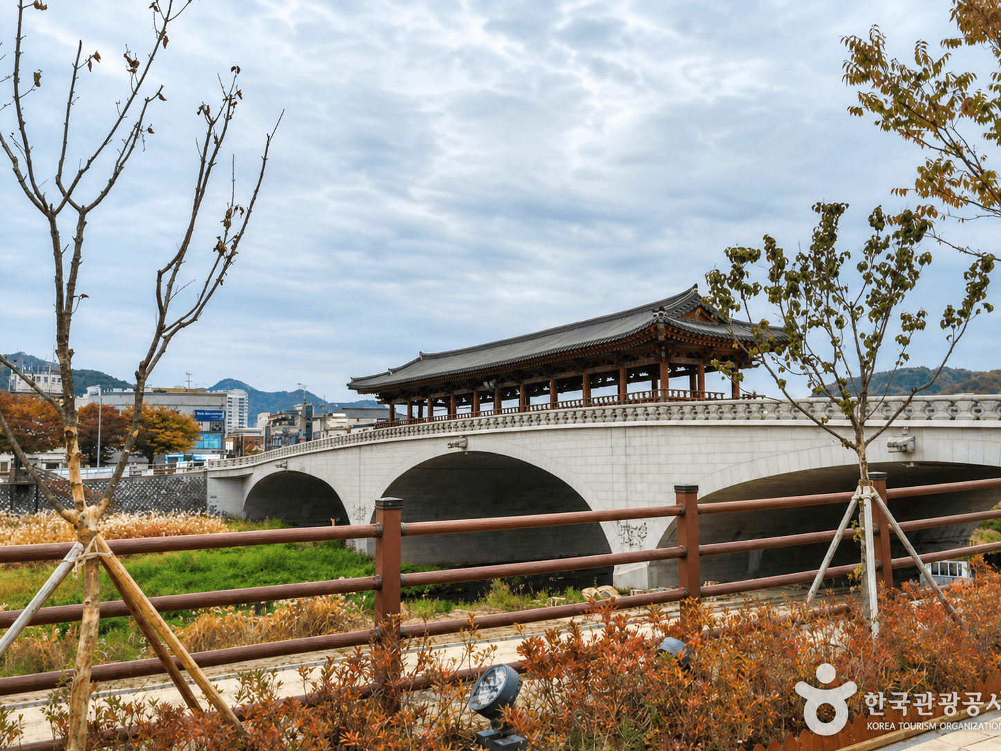 Namcheongyo Bridge and Cheongyeonru Pavilion beside Jeonjucheon Stream